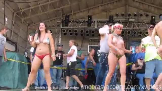 Every boob shape imaginable exposed in public awesome